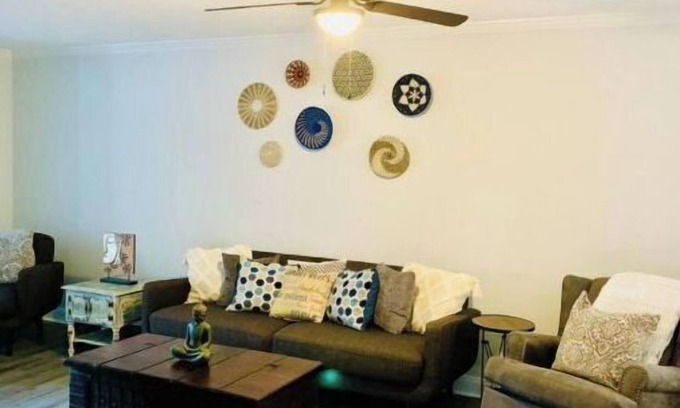 Charleston House | Townhome minutes away from downtown Charleston and Folly Beach