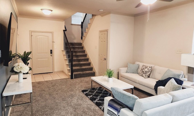 Grand Prairie House | Townhome near Globe life & Arlington AT&TStadium.