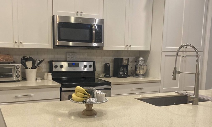 Oviedo House | Townhome - Oviedo on the Park! Close to UCF, restaurants, shopping and the 417!