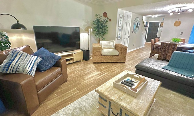 College Park House | Townhome w Big Balcony-College Park, WP, Downtown - Perfect for Work Travelers