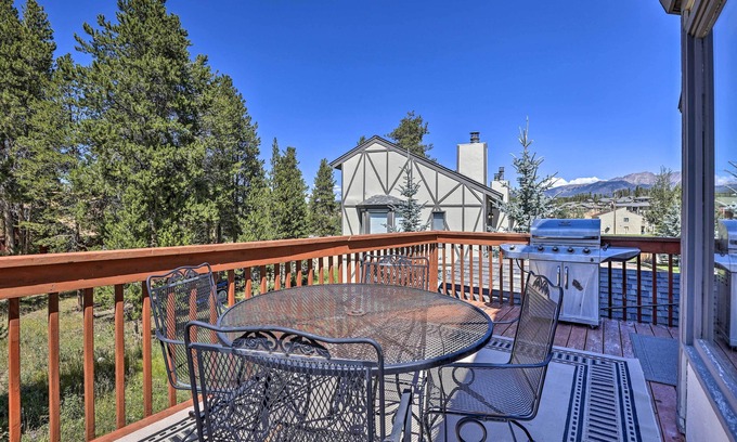 Fraser House | Townhome w/Club Access on Shuttle Stop