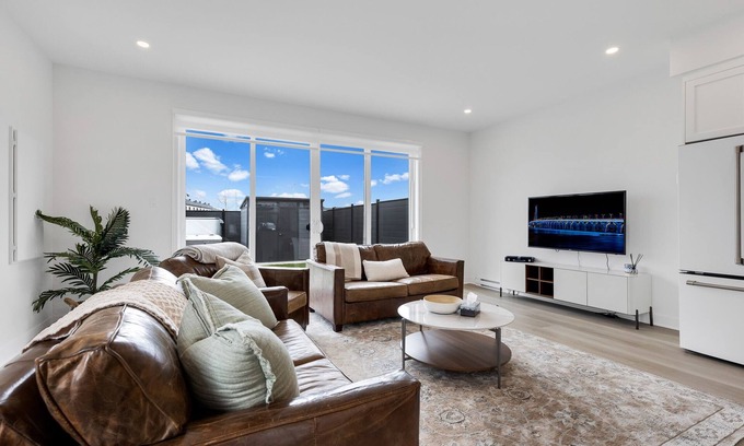 Mirabel House | Townhome with Spa in Mirabel - 5