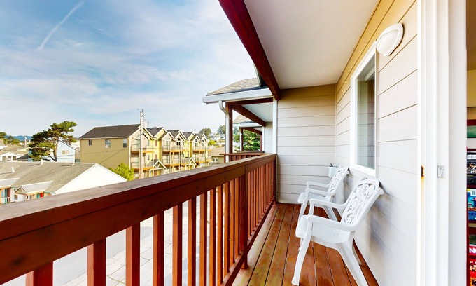 Lincoln City House | Townhome within walking distance of the beach with balconies & W/D