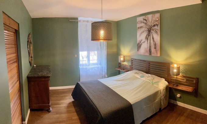 La Guerche-sur-l'Aubois House | Townhouse in the countryside with large garden and jacuzzi