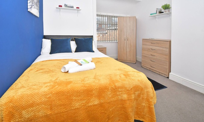 Crewe House | Townhouse @ 115 Walthall Street - Double Ensuite