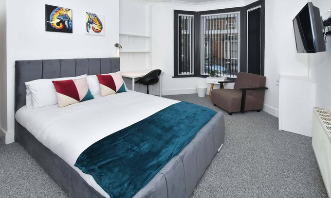 Crewe House | Townhouse @ 202 Walthall St Crewe - Double Room
