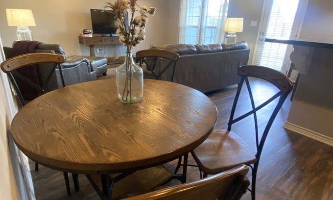 Wellborn House | Townhouse 7 minutes from Kyle Field
