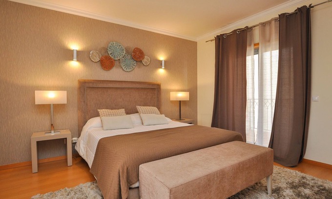 Vale Navio Villa | Townhouse Branqueira OCV - 10min Beach