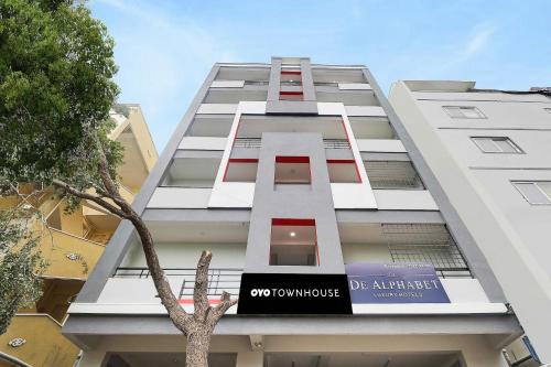 Kukatpally Housing Board Colony Hotel | Townhouse De Alphabet Kukatpally Near Nexus Mall