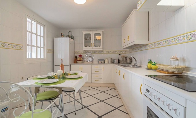 Monda House | Townhouse ideal for a family close to the coast