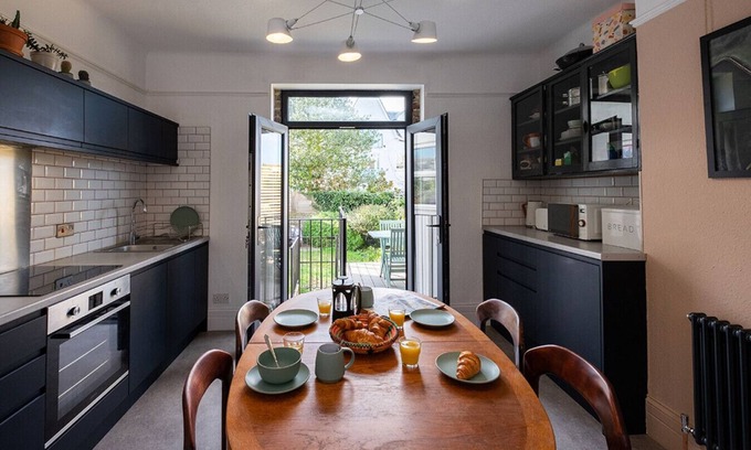 Broadstairs House | Townhouse in Central Broadstairs with Parking