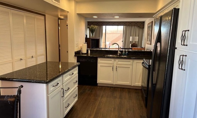 South Scottsdale House | Townhouse in PV, Scottsdale, 2300 sqft., Sleeps 6, 3BD/2.5 Bath, Pool & Lake