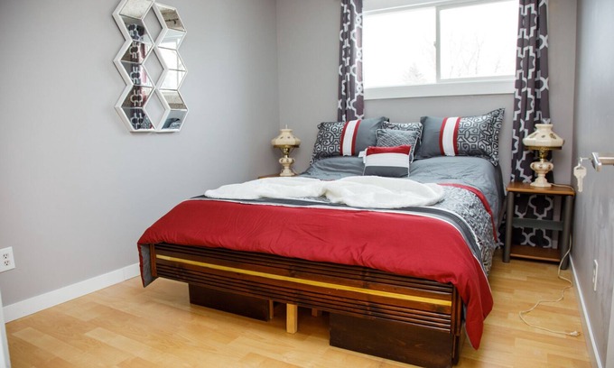 Fort Gary House | Townhouse in St Norbert, near UofM,nSafe neighborhood, near grocery store, par
