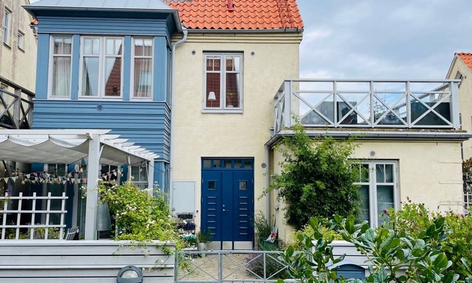 Limhamn House | Townhouse in tranquil surroundings by the sea.
