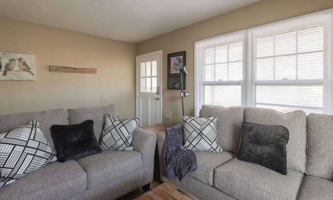 Dundee-Happy Hollow Historic District House | Townhouse located near Midtown Omaha