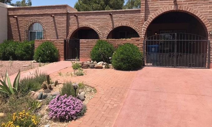 Country Club Estates House | Townhouse located on the last hole of golf course minutes from the clubhouse