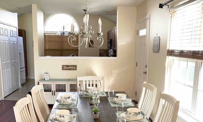 Greensboro House | Townhouse near the Airport