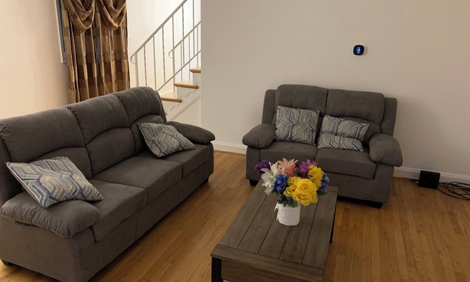 Parkville House | Townhouse near to Towson center and Parkville, EV charger available.