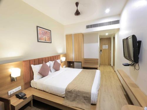 Sayajiganj Hotel | Townhouse Oak Hotel Surya Vadodara