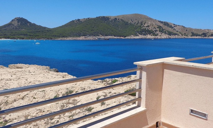 Cala Agulla Apartment | Townhouse on the seafront in Cala Lliteras