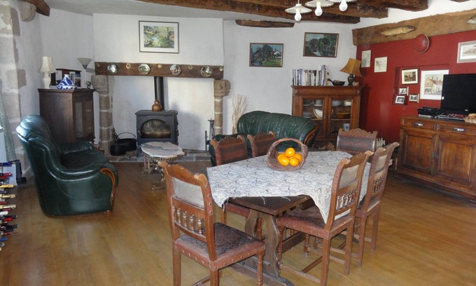 Eymoutiers Bed & Breakfast | Townhouse St Jacques - Loft room with ensuite, central location, free parking