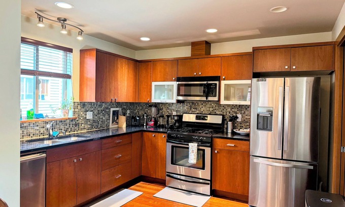 Seaview House | Townhouse West Seattle Abode!