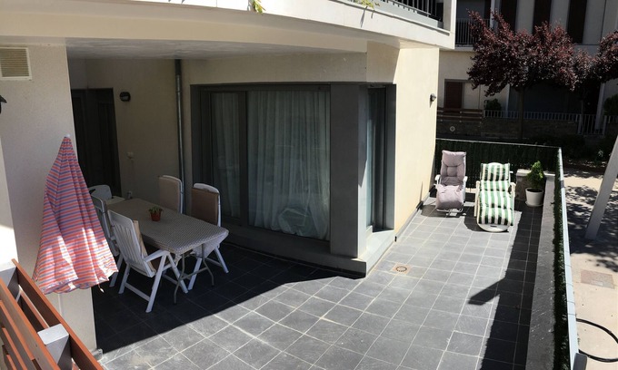 Latas House | Townhouse with barbecue and terrace with glazed enclosure