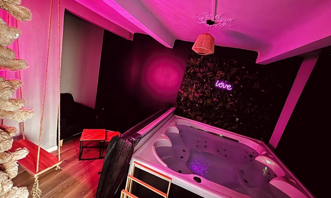 Piolenc House | Townhouse with jacuzzi, sauna and massage chair