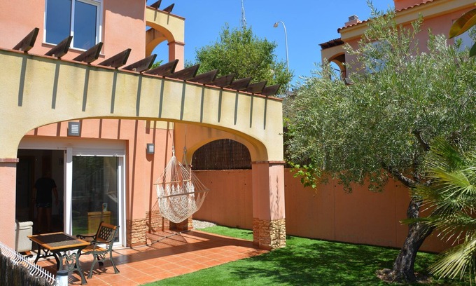Miami Platja House | Townhouse with private garden and communal pool in Casalot, Miami Playa