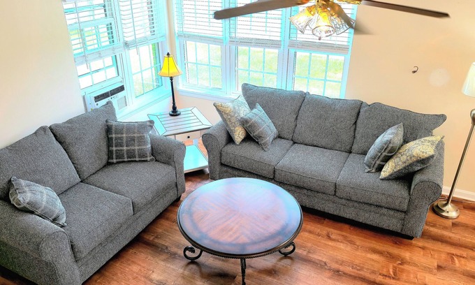 Boardman House | Townhouse99 Two bedrooms, One Bathroom, Sleeps Six