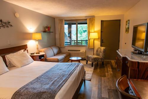 Townsend Hotel | Townsend River Breeze Inn