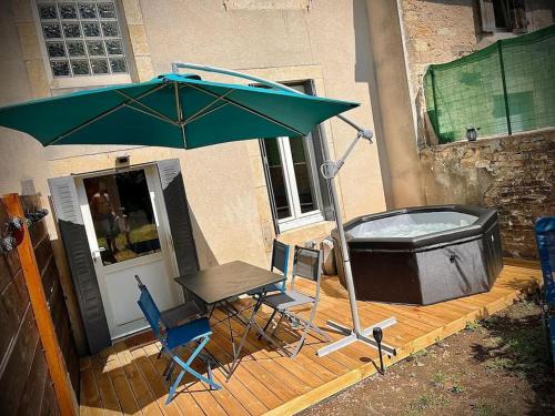 Scey-sur-Saone-et-Saint-Albin Apartment | Très bel appartement avec jardin et Jacuzzi