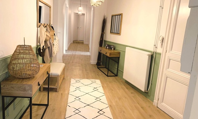 Quartier Bretagne Apartment | Très bel Appartement, Plein Centre Nantes, 190 m2
