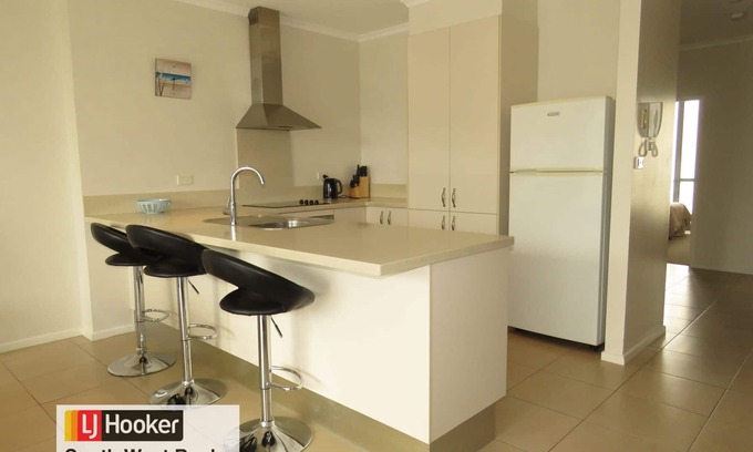 South West Rocks Apartment | TRADEWINDS 8 - TOP FLOOR, VIEWS & 100 M TO BEACH
