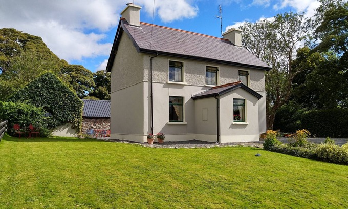 Gurteen Cottage | Traditional 19th century farmhouse cottage.