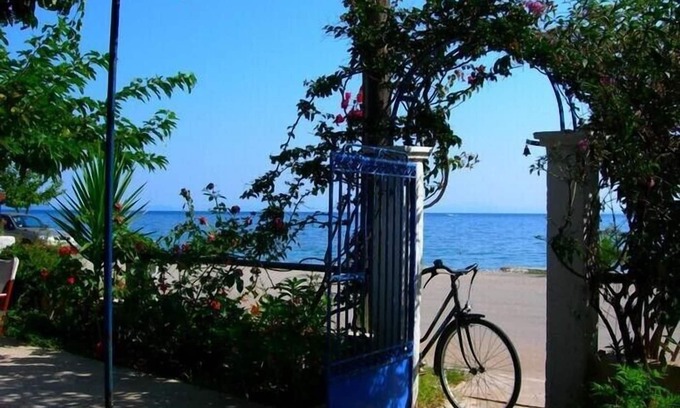 Poros House | Traditional 2-bedroom beach house