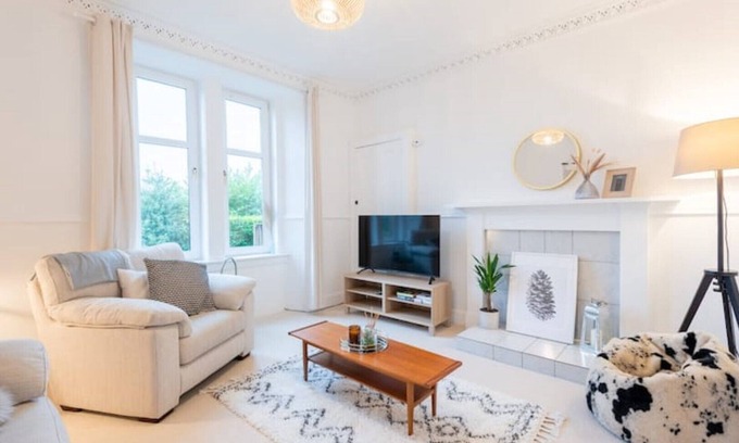 Kirriemuir House | Traditional 2 bed home in Kirriemuir