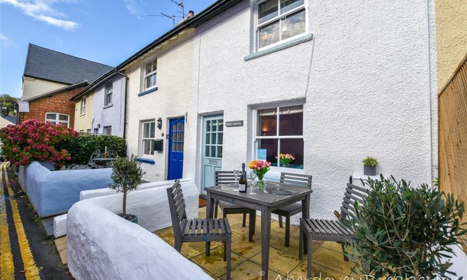 Aberdovey Cottage | Traditional 2 Bedroom Fisherman's Cottage, Centre of Aberdovey, Pets Welcome .