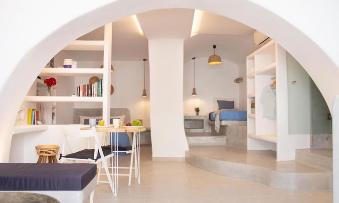 Marpissa Apartment | Traditional Arch House Paros