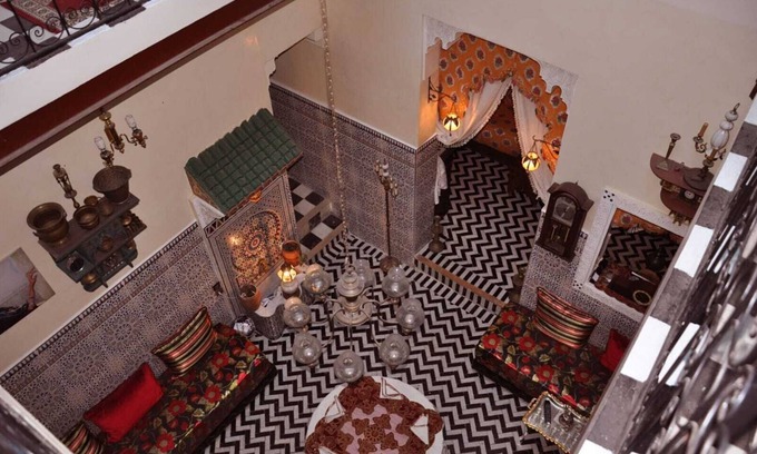 R'habet Zbib House | traditional big house, in the main media only 1 mint from the parking.