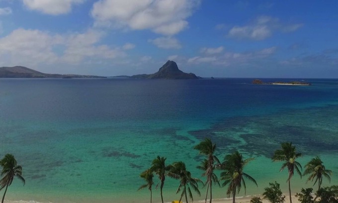 Navotua Cottage | Traditional Bure by the beach in the authentic Yasawa Village