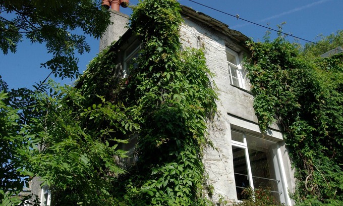 Treknow Cottage | Traditional Charming Cottage Above Sandy Beach - a welcoming Family Holiday Home
