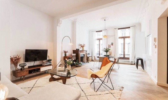 Harmonie Apartment | Traditional chic high ceilings apt w Aircos/Garage
