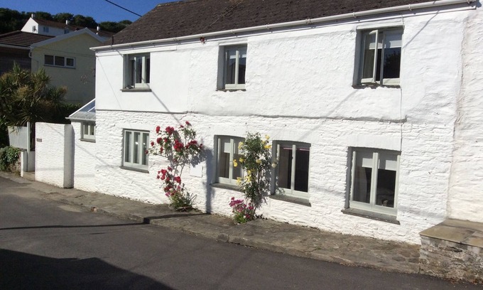 Portscatho Cottage | Traditional Cornish Cottage - Centre Of Portscatho