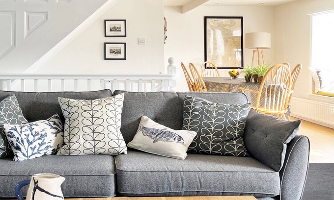 Charlestown Cottage | Traditional Cornish Cottage on Charlestown Harbour, parking, beach & pubs