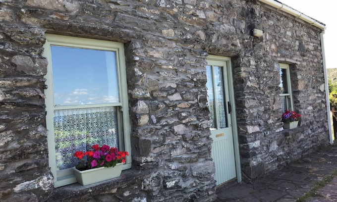 Lauragh Cottage | Traditional cosy stone cottage with sea views