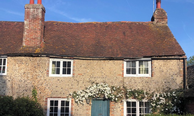 Litlington Cottage | Traditional cottage retreat in Cuckmere Valley with large garden