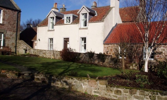 Crail Cottage | Traditional Cottage with large garden and patio, Near harbour
