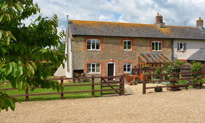 Bridport Cottage | Traditional cottage with spacious enclosed garden close to Bridport & beaches