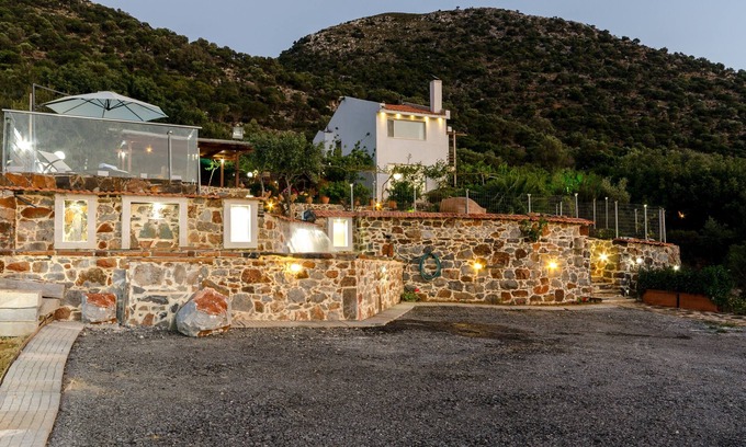 Drosia Villa | Traditional Cretan Style Villa